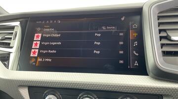 2025 Audi 1.0 TFSI 30 S line Sportback Euro 6 5-door (Green) - Image: 7