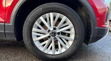 2022 Volkswagen 1.0 TSI Life Euro 6 5-door (Red) - Image: 5