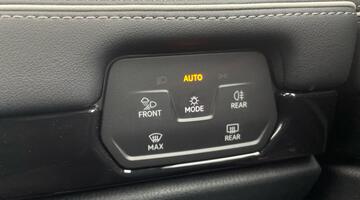 2025 Volkswagen Pro S 86kWh Match Plus Tourer Auto 5-door (Black) - Image: 24