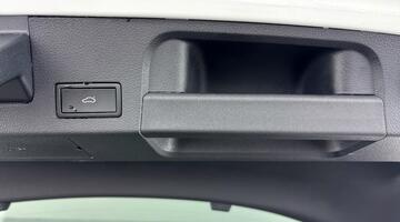 2025 Volkswagen 2.0 TSI R Fastback DSG 4Motion Euro 6 5-door (White) - Image: 37