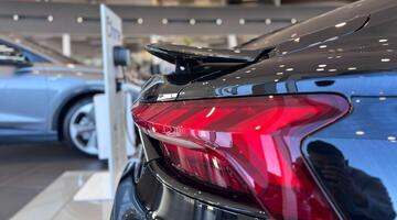 2025 Audi 105kWh Auto quattro 4-door (Black) - Image: 6