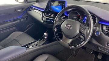 2017 Toyota VVT-h Dynamic CVT Euro 6 5-door (Silver) - Image: 6