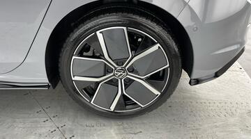 2025 Volkswagen ETSI MHEV R-Line DSG Euro 6 5-door (Grey) - Image: 37