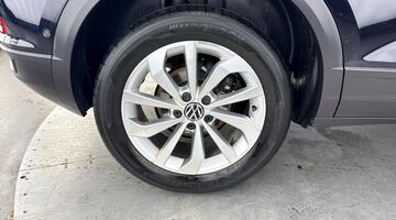 2023 Volkswagen 1.0 TSI Life Euro 6 5-door (Black) - Image: 22