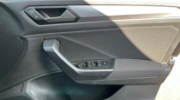 2025 Volkswagen TSI Match DSG Euro 6 5-door (Black) - Image: 22