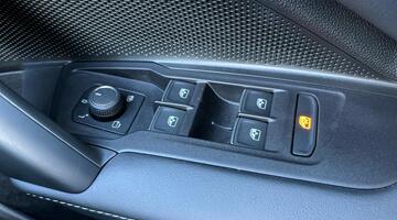 2025 Volkswagen ETSI MHEV R-Line DSG Euro 6 5-door (Grey) - Image: 18