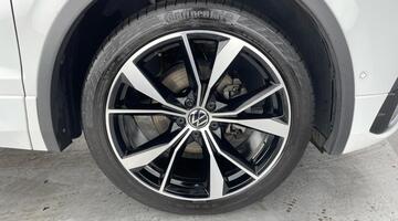 2022 Volkswagen 2.0 TDI R-Line DSG Euro 6 5-door (White) - Image: 5