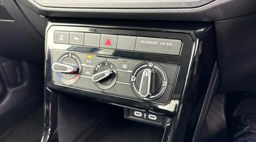 2023 Volkswagen 1.0 TSI Black Edition Euro 6 5-door (White) - Image: 7