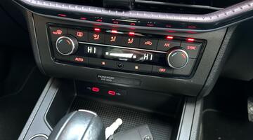 2022 SEAT 1.0 TSI XCELLENCE Lux DSG Euro 6 5-door (Red) - Image: 31