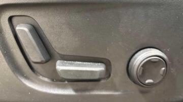 2022 Volvo Recharge 69kWh Plus Auto 5-door (Green) - Image: 28