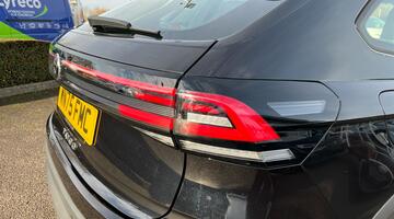 2025 Volkswagen 1.0 TSI Life Euro 6 5-door (Black) - Image: 36