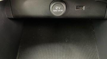 2020 Volvo 2.0 T4 Momentum Pro Auto Euro 6 5-door (Black) - Image: 19