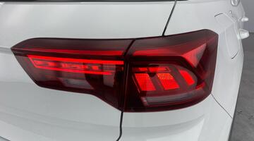 2022 Volkswagen TSI Life DSG Euro 6 5-door (White) - Image: 22