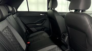 2025 Volkswagen 2.0 TDI R-Line DSG Euro 6 5-door (Black) - Image: 22