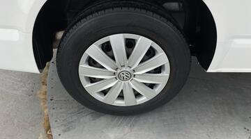 2019 Volkswagen 2.0 TDI T30 BlueMotion Tech Trendline Kombi FWD SWB Euro 6 5-door (White) - Image: 26