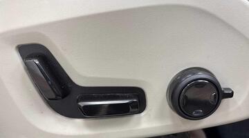 2024 Volvo 2.0h T8 18.8kWh Ultra Dark Auto 4WD Euro 6 5-door (Blue) - Image: 28