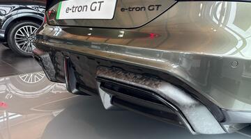 2025 Audi Performance 105kWh Carbon Black Auto quattro 4-door (Green) - Image: 16