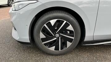 2025 Volkswagen Pro 77kWh Match Plus Fastback Auto 5-door (Grey) - Image: 29