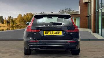 2025 Volvo 2.0 B4 MHEV Plus DCT Auto Euro 6 5-door (Black) - Image: 4