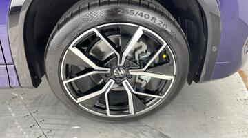 2025 Volkswagen 2.0 TSI R-Line DSG 4Motion Euro 6 5-door (Purple) - Image: 5