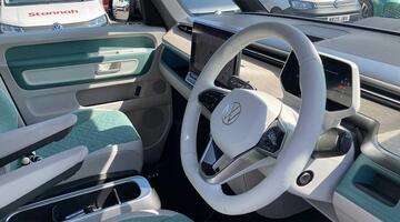 2025 Volkswagen Pro 79kWh Style Auto 5-door (SWB, 5Seat) (Black) - Image: 6