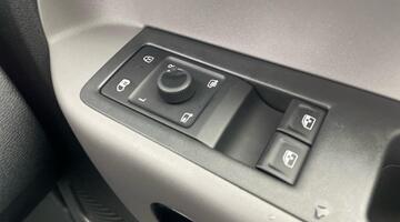 2025 Volkswagen Pro 79kWh Commerce Plus Auto 5-door (Blue) - Image: 19