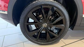 2025 Volkswagen TSI Style DSG Euro 6 5-door (Red) - Image: 14