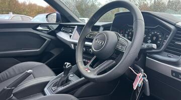 2025 Audi 1.0 TFSI 30 S line Sportback S Tronic Euro 6 5-door (Blue) - Image: 13