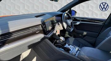 2025 Volkswagen 3.0 TDI V6 Black Edition Tiptronic 4Motion Euro 6 5-door (Red) - Image: 2