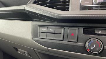 2025 Volkswagen 2.0 TDI T28 Highline FWD SWB Euro 6 5-door (White) - Image: 7