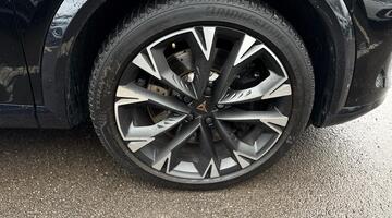 2025 CUPRA 2.0 TSI VZDSG 4-doorive Euro 6 5dr (Black) - Image: 28