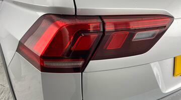 2020 Volkswagen 2.0 TDI R-Line DSG 4Motion Euro 6 5-door (Silver) - Image: 32