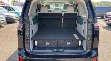 2025 Volkswagen Pro 79kWh Style Auto 5-door (SWB, 5Seat) (Black) - Image: 23