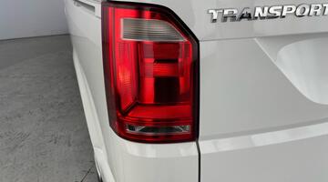 2019 Volkswagen 2.0 TDI T30 BlueMotion Tech Trendline Kombi FWD SWB Euro 6 5-door (White) - Image: 32