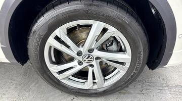 2025 Volkswagen 2.0 TDI R-Line DSG Euro 6 5-door (Grey) - Image: 19