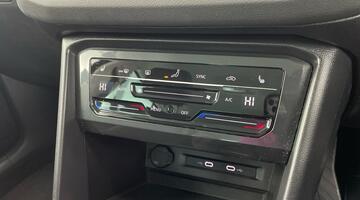 2022 Volkswagen TSI Active Euro 6 5-door (Black) - Image: 14