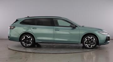 2025 Volkswagen TSI eHybrid 19.7kWh R-Line DSG Euro 6 5-door (Green) - Image: 4