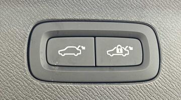 2025 Volvo 2.0 T8 18.8kWh Ultra Dark Auto 4WD Euro 6 5-door (Black) - Image: 19