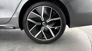 2025 Volkswagen ETSI MHEV R-Line DSG Euro 6 5-door (Multicolour) - Image: 35