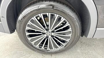 2025 Volkswagen 2.0 TDI Match DSG Euro 6 5-door (Black) - Image: 33