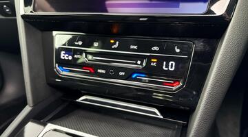 2025 Volkswagen 2.0 TSI R Fastback DSG 4Motion Euro 6 5-door (White) - Image: 22