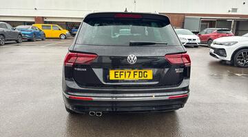 2017 Volkswagen 2.0 TDI BlueMotion Tech R-Line DSG 4Motion Euro 6 5-door (Black) - Image: 20