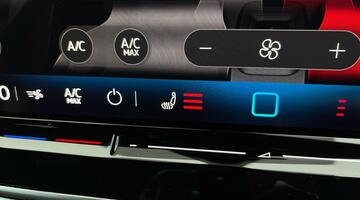 2025 Volkswagen Pro 77kWh Match Auto 5-door (White) - Image: 17