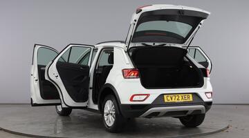 2022 Volkswagen TSI Life Euro 6 5-door (White) - Image: 11