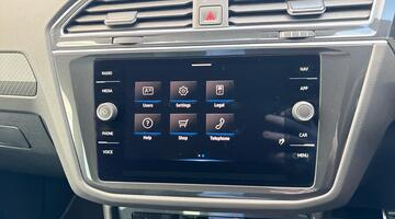 2023 Volkswagen TSI R-Line DSG Euro 6 5-door (Black) - Image: 9