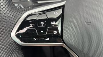 2023 Volkswagen 2.0 TDI R-Line DSG Euro 6 5-door (Grey) - Image: 25