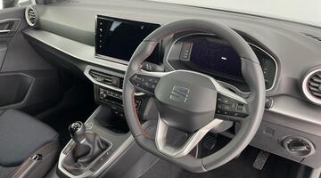 2025 SEAT 1.0 TSI FR Black Edition Euro 6 5-door (Multicolour) - Image: 6