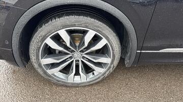 2017 Volkswagen 2.0 TDI BlueMotion Tech R-Line DSG 4Motion Euro 6 5-door (Black) - Image: 23