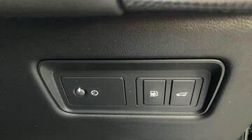 2020 Land Rover 2.0 P400e 13.1kWh HSE Dynamic Auto 4WD Euro 6 5-door (Black) - Image: 26