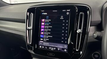 2024 Volvo 2.0 B3 MHEV Plus DCT Auto Euro 6 5-door (White) - Image: 27